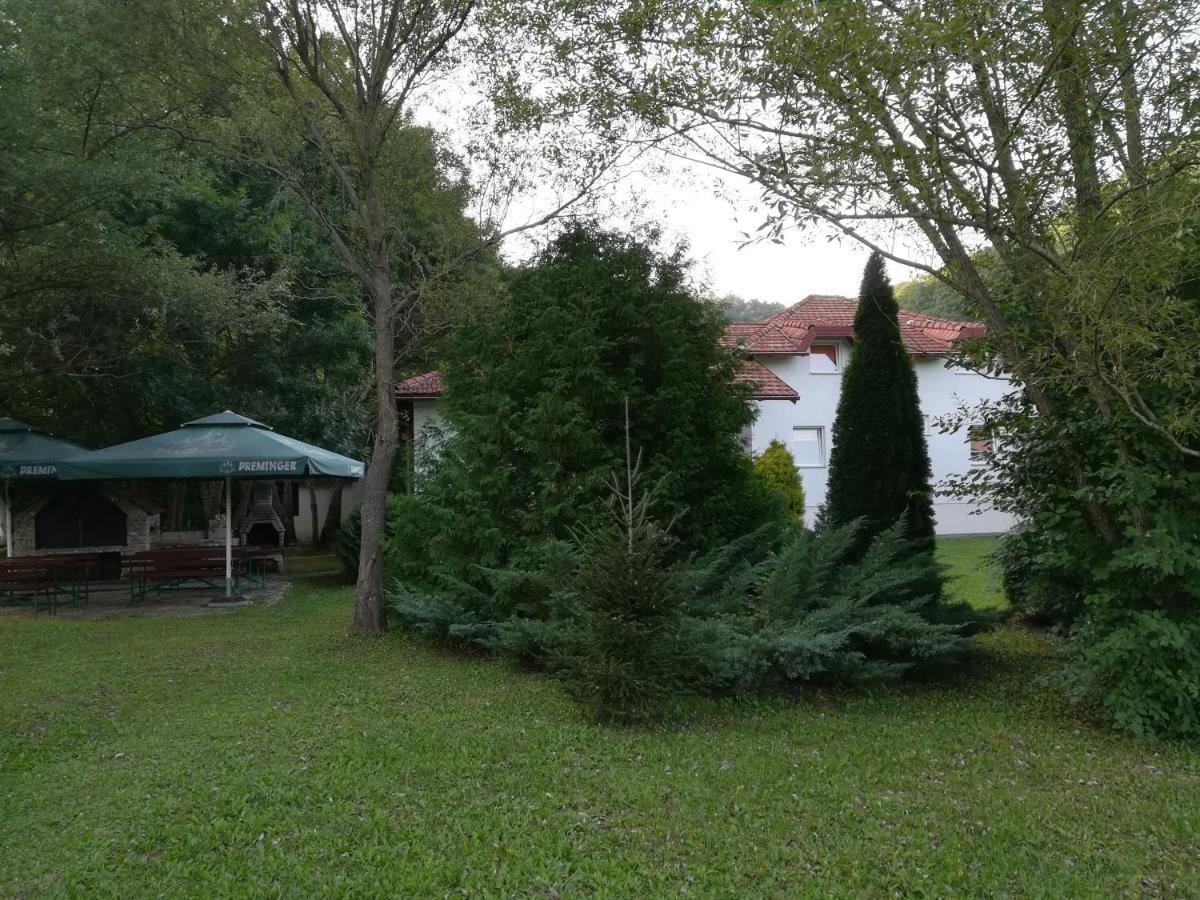 Villa Nana Kulen Vakuf Exterior photo