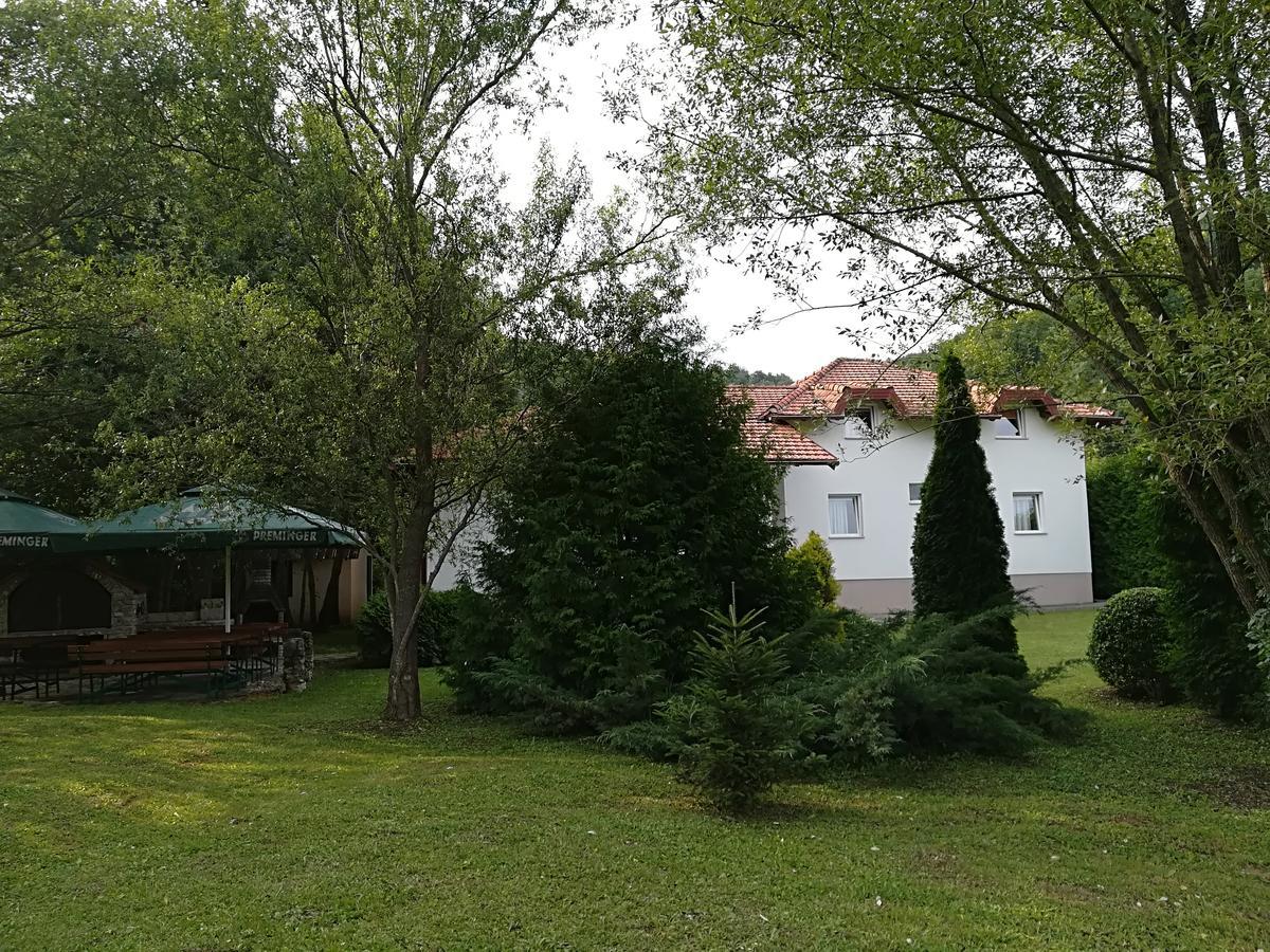 Villa Nana Kulen Vakuf Exterior photo